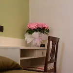 לינה וארוחת בוקר Serena 4*