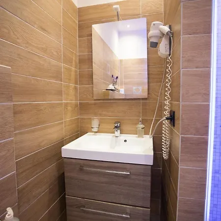 Serena Bed & Breakfast 3*
